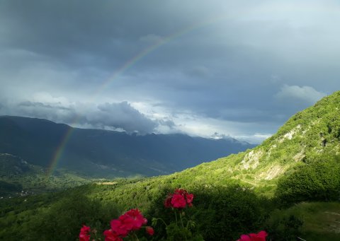 panorama montagna arcobaleno